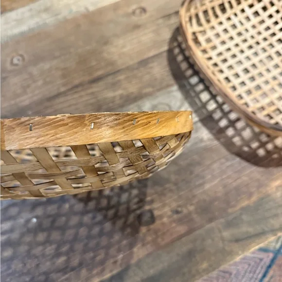 2 wooden woven tobacco baskets. 18in x 15in - Picture 4 of 6